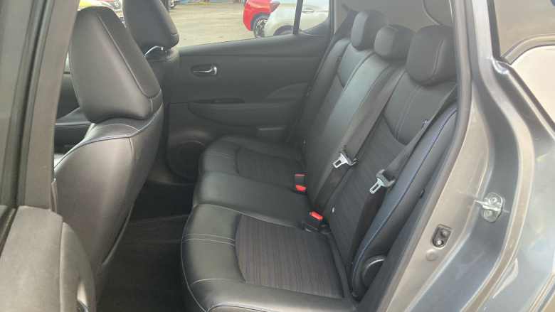 Nissan LEAF 110kW N-Connecta 39kWh 5dr Auto Electric Hatchback